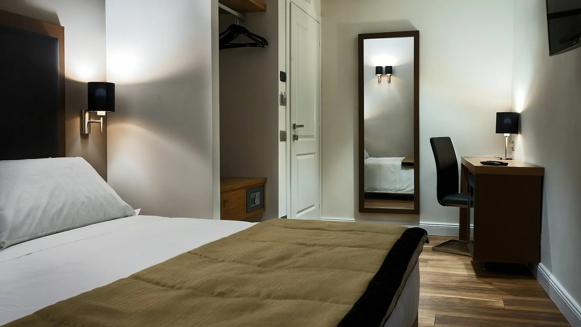 L'Obelisque Maison De Luxe Rom Italien